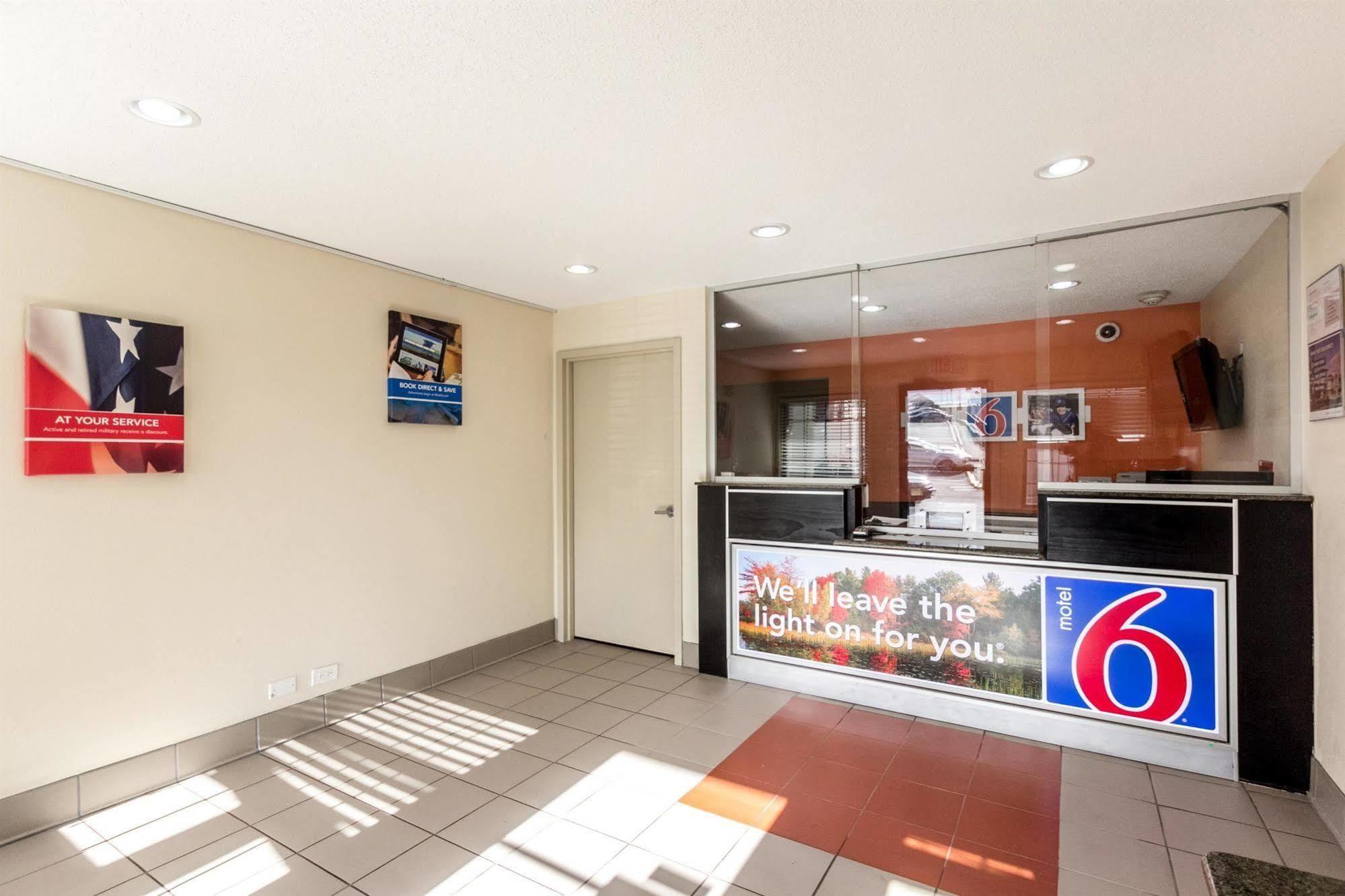 Motel 6 New Brunswick Exterior foto